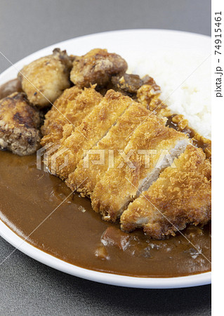 美味しい大盛りカツカレー、唐揚入り 74915461