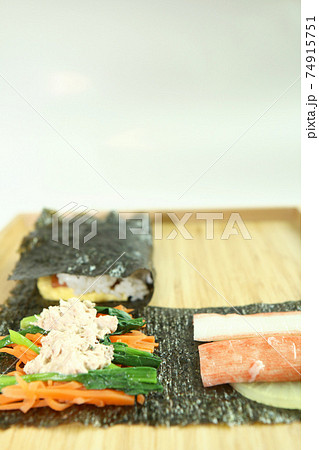 折りたたみキンパを作る(韓国・巻かない海苔巻き) 折りたたみキンパを作る(韓国・巻かない海苔巻き) 74915751