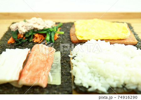 折りたたみキンパを作る（韓国・巻かない海苔巻き） 74916290