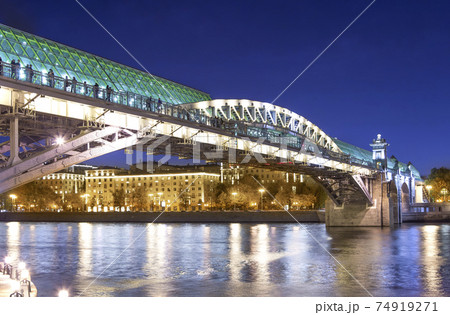 View of the Pushkinsky (Andreevsky) Bridge and Moskva River (at night). Moscow, Russia View of the Pushkinsky (Andreevsky) Bridge and Moskva River (at night). Moscow, Russia 74919271