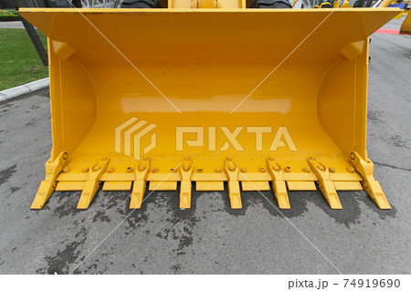 Yellow bucket 74919690