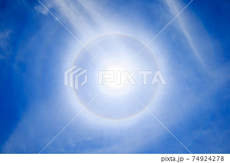 虹】青空と日暈の写真素材 [74924278] - PIXTA