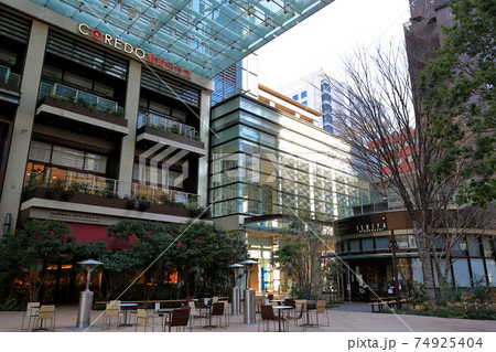 東京　日本橋の都市風景　コレド室町テラス 74925404