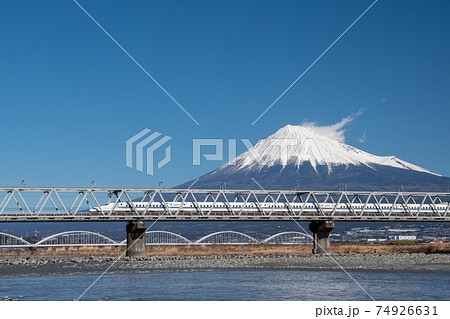 富士山をバックに富士川橋梁を渡る東海道新幹線N700A 富士山をバックに富士川橋梁を渡る東海道新幹線N700A 74926631