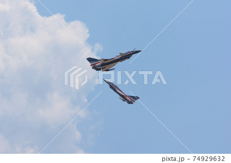 中国空軍J-10八一飛行表演隊交差 74929632