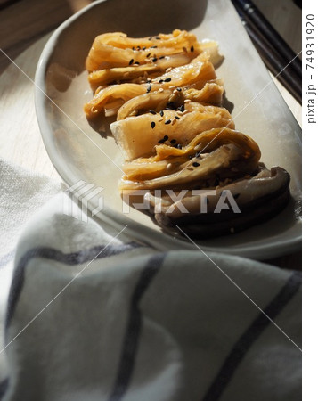 韓国料理 キムチ 食べ物 74931920