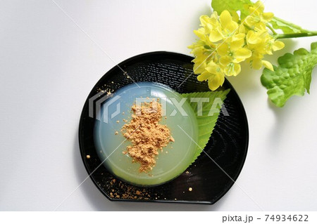 プルンとしたくずもち　菜の花　白バック 74934622