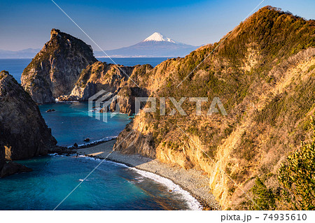 《静岡県》富士山と千貫門・伊豆の景勝地 《静岡県》富士山と千貫門・伊豆の景勝地 74935610