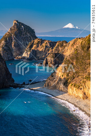 《静岡県》富士山と千貫門・伊豆の景勝地 《静岡県》富士山と千貫門・伊豆の景勝地 74935611