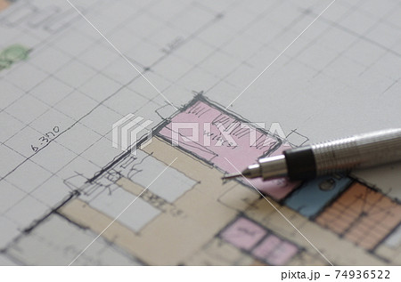 家の図面(設計図)と製図用シャープペン 家の図面(設計図)と製図用シャープペン 74936522