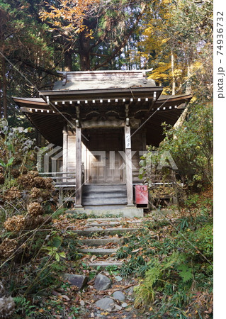 中尊寺月見坂八幡堂 74936732