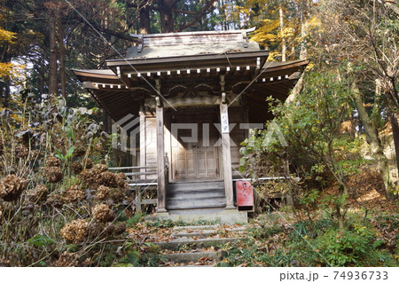 中尊寺月見坂八幡堂 74936733