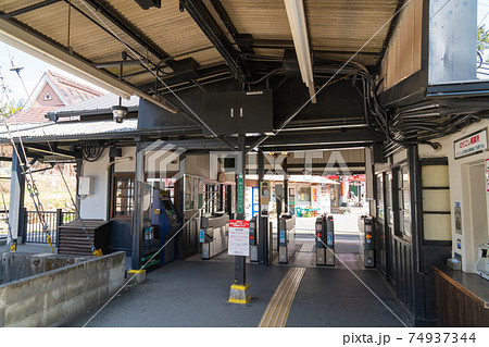 妙見口駅の改札（能勢電鉄） 74937344