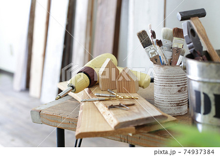 DIYの木工道具と木材 DIYの木工道具と木材 74937384