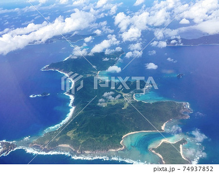 【奄美大島】飛行機から撮影した加計呂麻島 74937852
