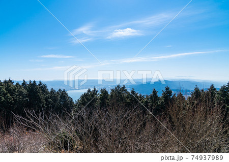 比叡山の山頂付近の駐車場から見た琵琶湖 74937989
