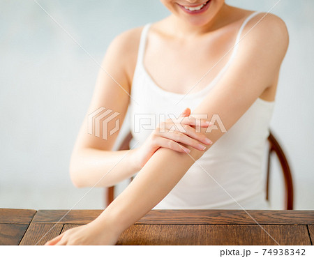 20代腕ケア 74938342