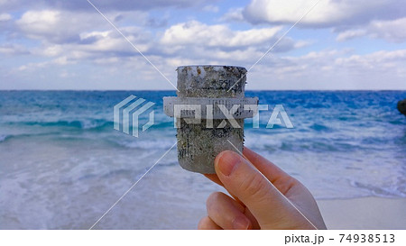 【海洋漂着ごみ】プラスチックの洗剤の計量キャップ 74938513