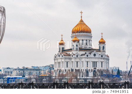 Cathedral of Christ the Saviour in Moscow, Russia on a winter day under a cloudy sky 74941951