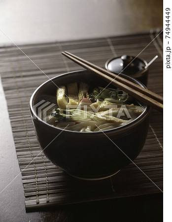 かまぼこ 伝統的な食べ物 麺 74944449