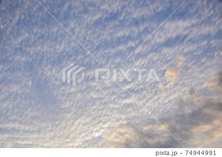 宇宙遊泳の夢 朝焼けのマダラ雲 珍しい形の朝焼け雲 宇宙遊泳の夢 朝焼けのマダラ雲 珍しい形の朝焼け雲 74944991