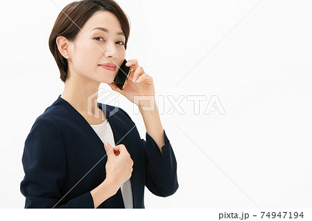 ビジネスウーマン スマートフォン イメージ ビジネスウーマン スマートフォン イメージ 74947194