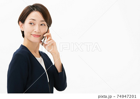 ビジネスウーマン　スマートフォン　イメージ 74947201