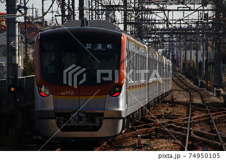 西武池袋線で試運転する地下鉄有楽町線17000系電車 西武池袋線で試運転する地下鉄有楽町線17000系電車 74950105