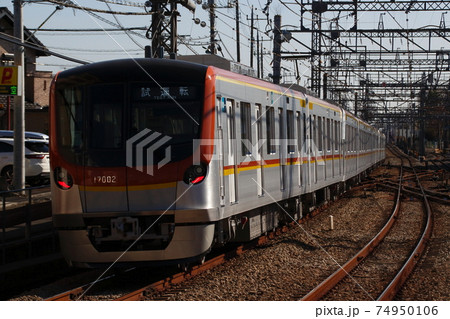 西武池袋線で試運転する地下鉄有楽町線17000系電車 西武池袋線で試運転する地下鉄有楽町線17000系電車 74950106