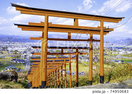 福岡のパワースポット 91基の鳥居が並ぶ浮羽稲荷神社の写真素材