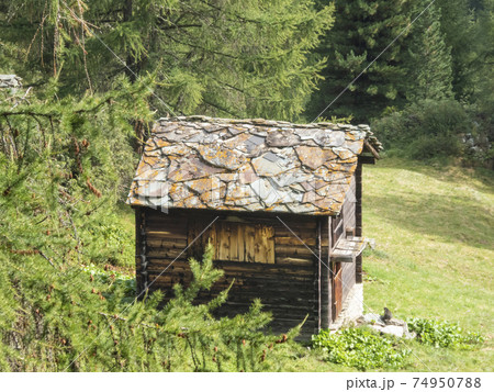 スイス・ツェルマット 小さな古い小屋 スイス・ツェルマット 小さな古い小屋 74950788