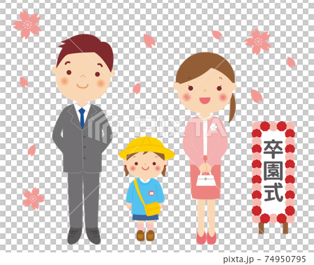 卒園式　女の子と両親 74950795