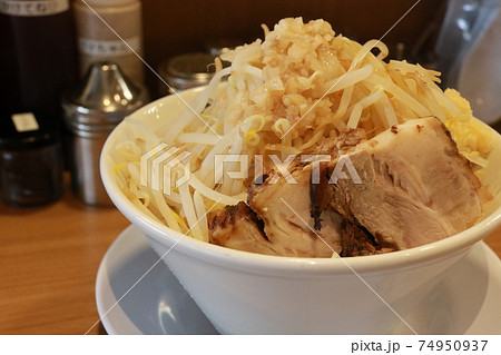 大阪鶴橋の二郎系ラーメン 74950937