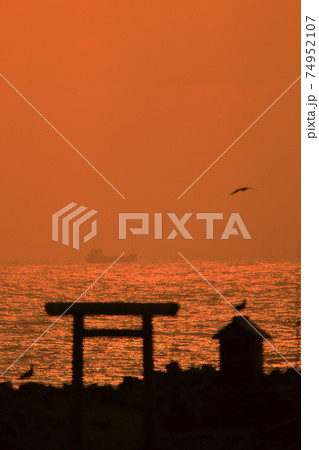 日御碕の夕陽 74952107