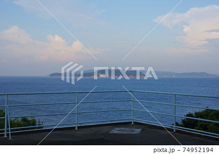 兵庫県淡路島　洲本八景3の展望台から見た友ヶ島 74952194