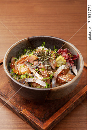 鯵とカンパチのりゅうきゅう丼 74952774