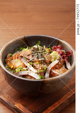 鯵とカンパチのりゅうきゅう丼 74952775