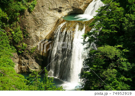 不動七重の滝 (不動七重滝)(奈良県吉野郡下北山村 前鬼 日本の滝百選、吉野熊野国立公園内) 不動七重の滝 (不動七重滝)(奈良県吉野郡下北山村 前鬼 日本の滝百選、吉野熊野国立公園内) 74952919