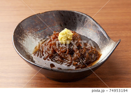 生モズクのわさびめんつゆ 生モズクのわさびめんつゆ 74953194