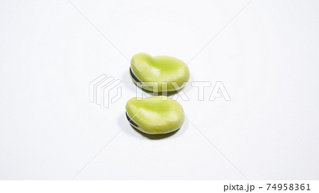 そら豆　白背景 74958361