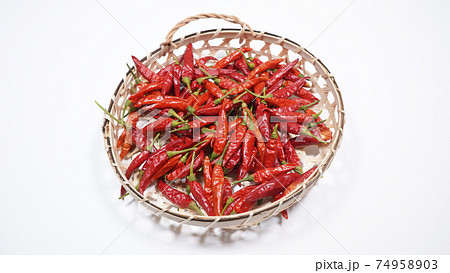 真っ赤な唐辛子 74958903