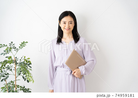 ミドル　女性 74959181