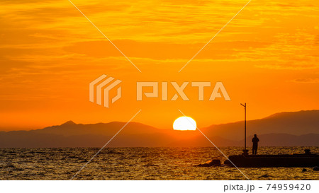 朝陽と海 74959420