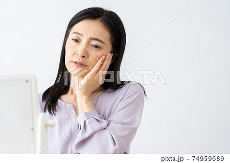 ミドル　女性　美容　ビューティー 74959689