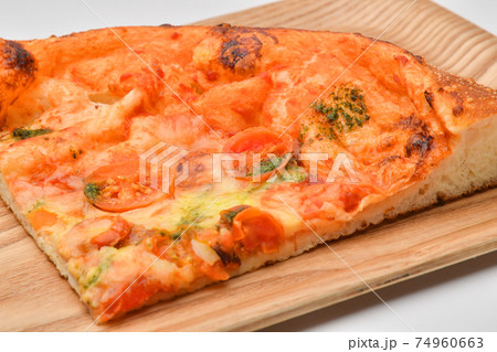 トマト　チーズ　ピザ 74960663