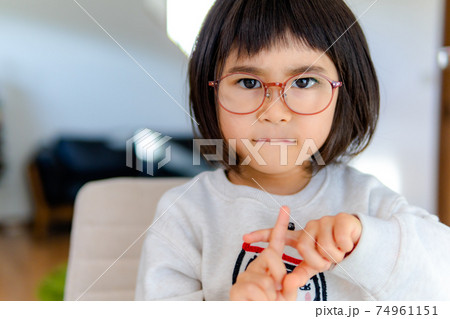 メガネ　女の子　子供 74961151