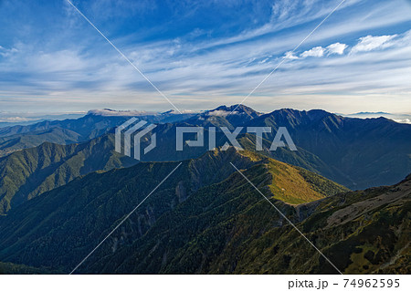 南アルプス・塩見岳から見る白峰三山・仙丈ヶ岳・甲斐駒ヶ岳 南アルプス・塩見岳から見る白峰三山・仙丈ヶ岳・甲斐駒ヶ岳 74962595