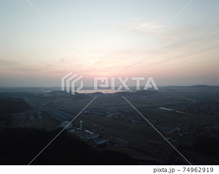 島根県　出雲平野　神西湖　中国地方　景気　夕焼け 74962919