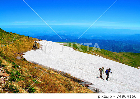 日本百名山 夏の月山 残雪 日本百名山 夏の月山 残雪 74964166