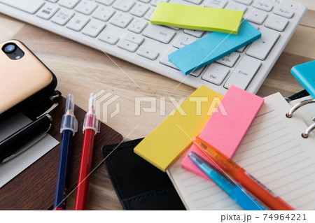 文具 事務用品 オフィス用品イメージ素材 74964221